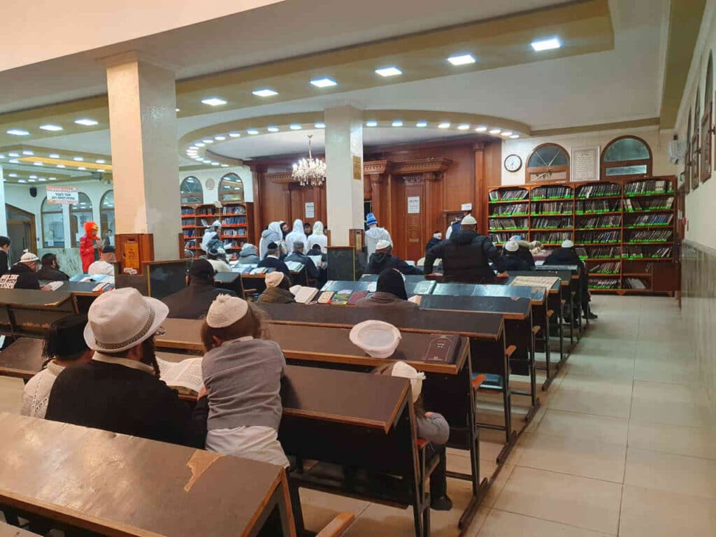 פורים תשפ"ד באומן: קריאת המגילה בציון רבי נחמן