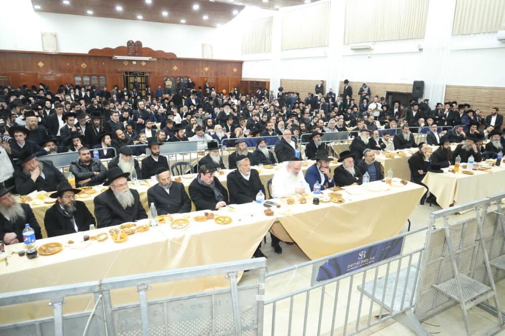 גלריה: המונים בהילולת ענק החסידות הרה"ק מקיטוב זי"ע