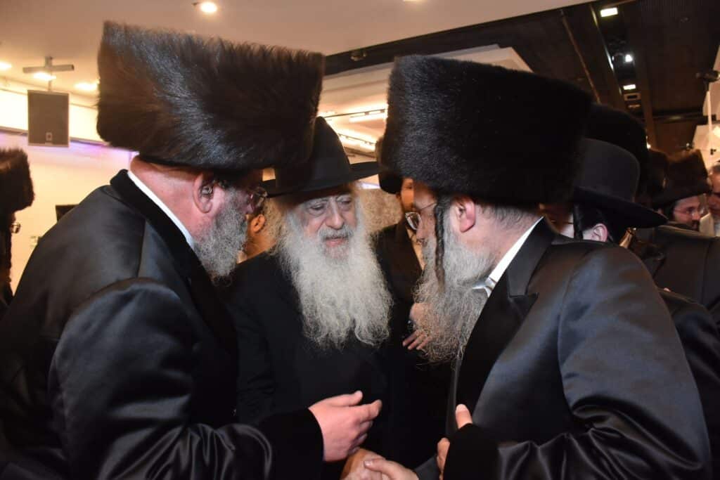 בהשתתפות האדמו"ר: שמחת בית אשלג - קומרנה