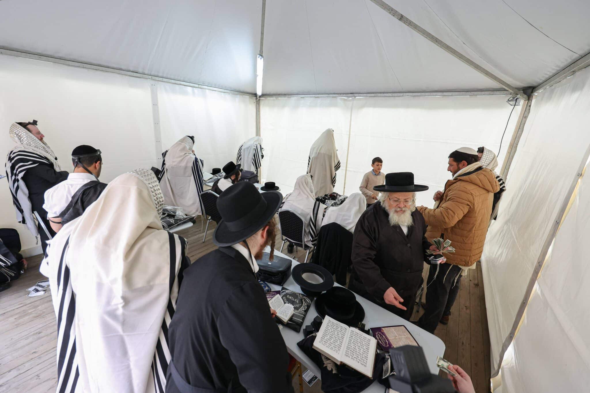 עם חידוש מיוחד: רבבות בהילולת רבי אלימלך מליז'ענסק