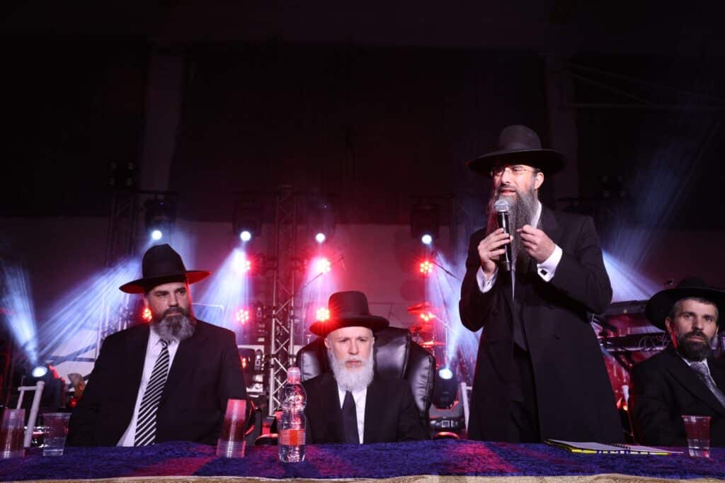 תלמידי ישיבת "אבני נזר" הקבילו את פני ראש הישיבה