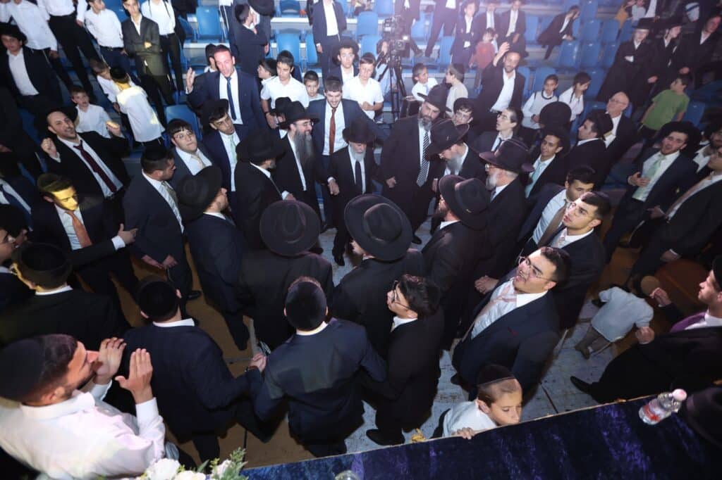 תלמידי ישיבת "אבני נזר" הקבילו את פני ראש הישיבה