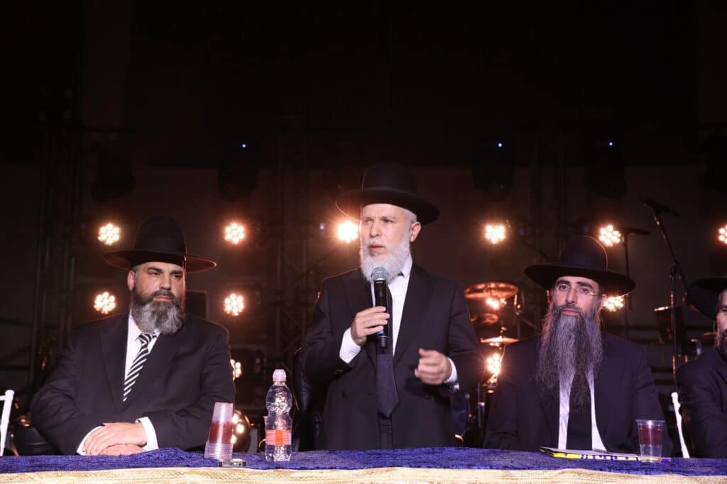 תלמידי ישיבת "אבני נזר" הקבילו את פני ראש הישיבה