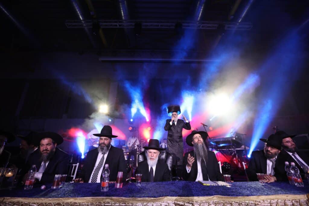 תלמידי ישיבת "אבני נזר" הקבילו את פני ראש הישיבה