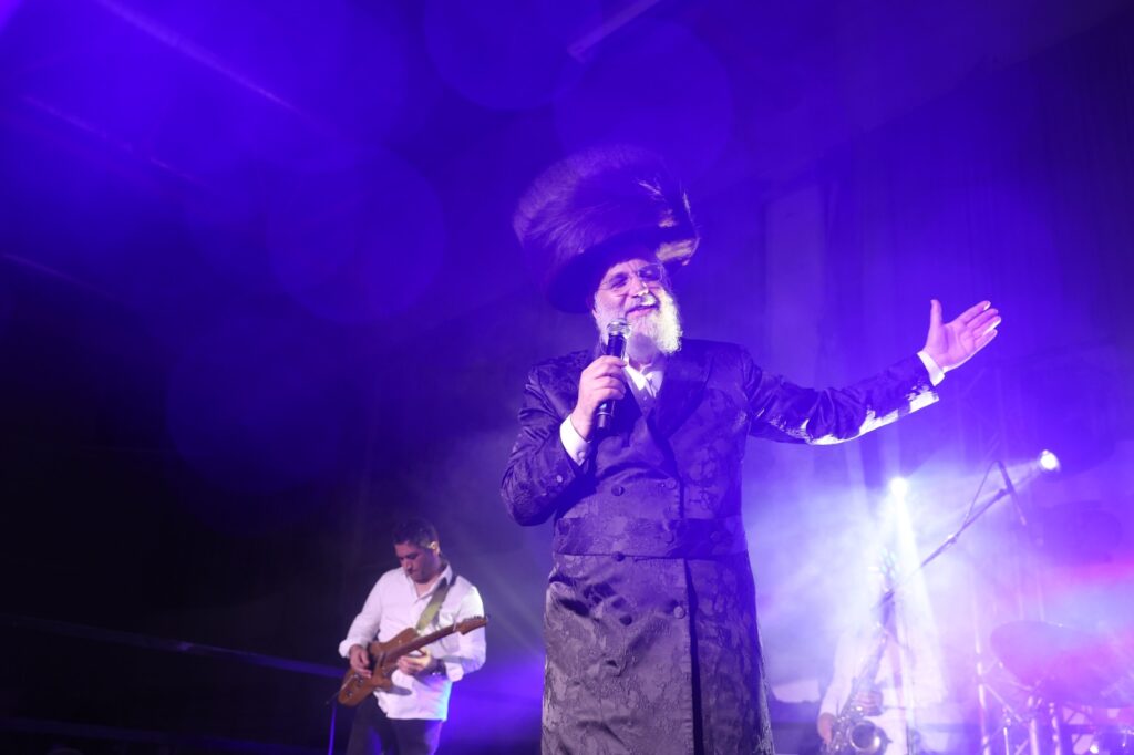 תלמידי ישיבת "אבני נזר" הקבילו את פני ראש הישיבה