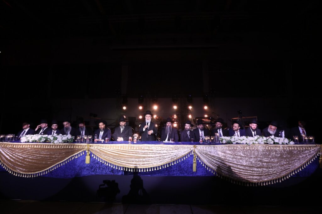 תלמידי ישיבת "אבני נזר" הקבילו את פני ראש הישיבה