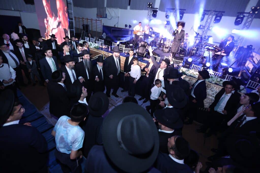 תלמידי ישיבת "אבני נזר" הקבילו את פני ראש הישיבה