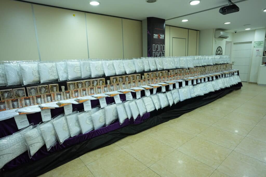 הגאון הצדיק רבי שמעון גלאי שליט"א במכתב אישי ליתומי 'זה לזה': "אשריך שזכית להיות אחד מבני המלכים של מלך מלכי המלכים" 