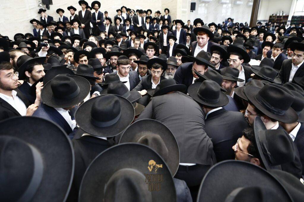 רכסים: אלפים ליוו למנוחות את ראש הישיבה הנערץ