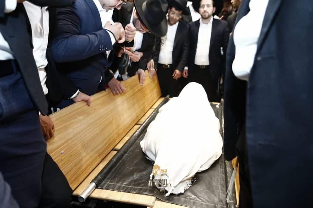 רכסים: אלפים ליוו למנוחות את ראש הישיבה הנערץ