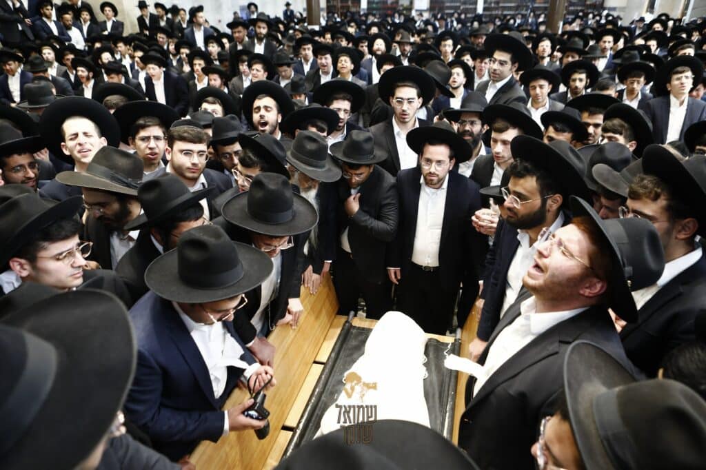 רכסים: אלפים ליוו למנוחות את ראש הישיבה הנערץ