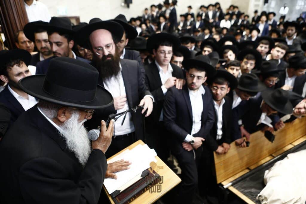 רכסים: אלפים ליוו למנוחות את ראש הישיבה הנערץ