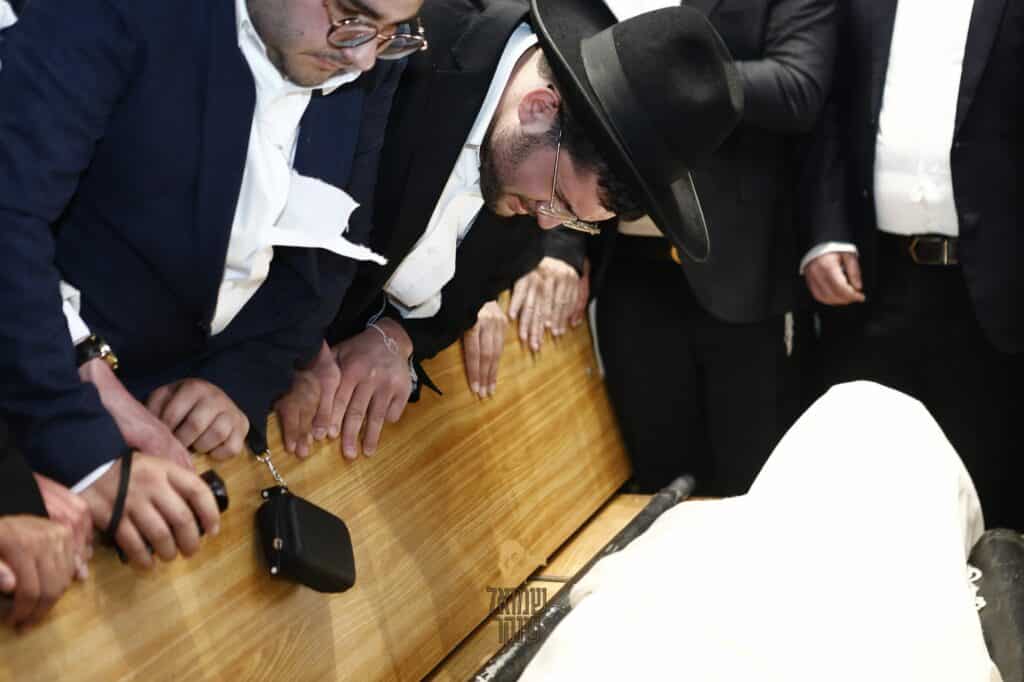 רכסים: אלפים ליוו למנוחות את ראש הישיבה הנערץ