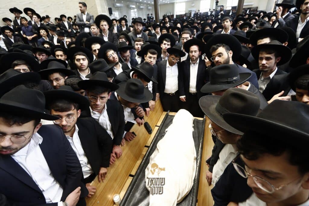 רכסים: אלפים ליוו למנוחות את ראש הישיבה הנערץ