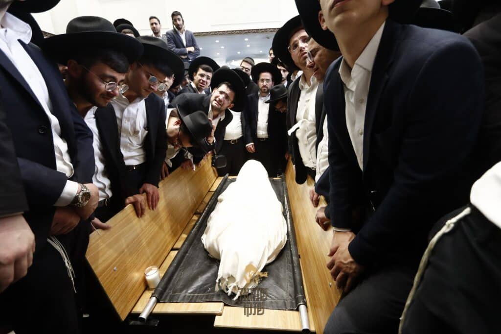 רכסים: אלפים ליוו למנוחות את ראש הישיבה הנערץ