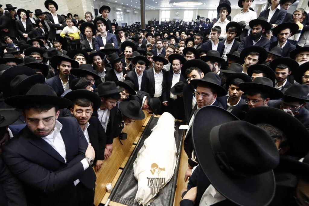 רכסים: אלפים ליוו למנוחות את ראש הישיבה הנערץ