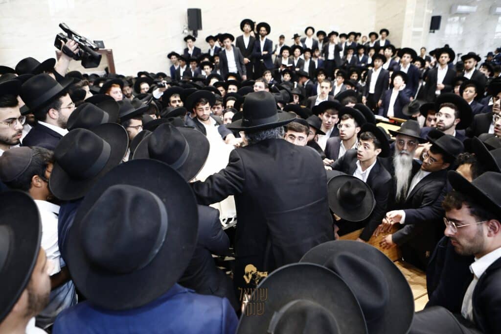 רכסים: אלפים ליוו למנוחות את ראש הישיבה הנערץ