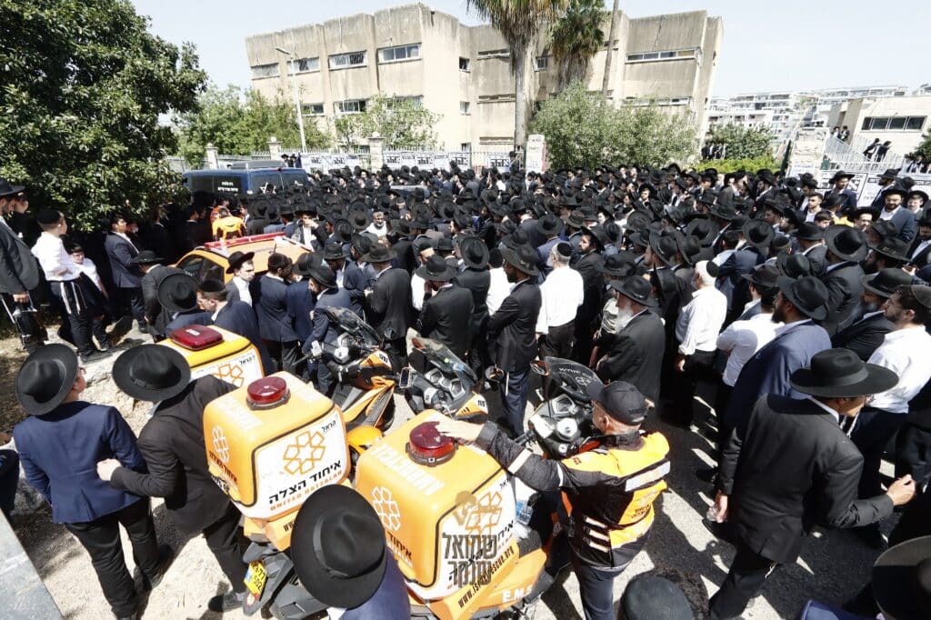 רכסים: אלפים ליוו למנוחות את ראש הישיבה הנערץ