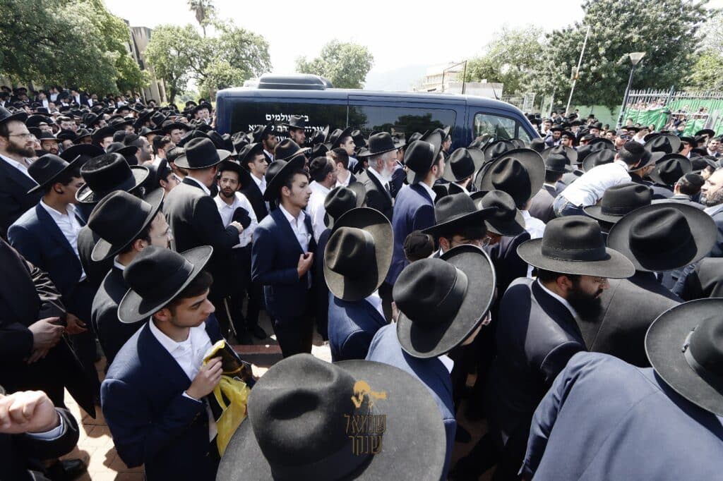 רכסים: אלפים ליוו למנוחות את ראש הישיבה הנערץ