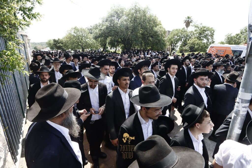 רכסים: אלפים ליוו למנוחות את ראש הישיבה הנערץ