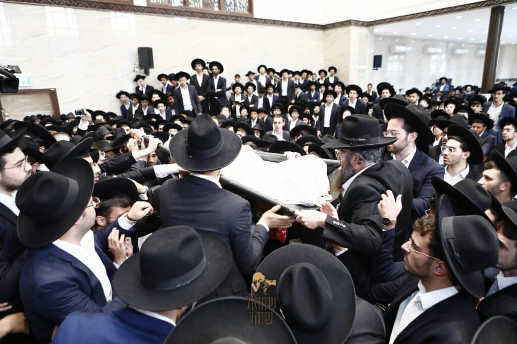 רכסים: אלפים ליוו למנוחות את ראש הישיבה הנערץ