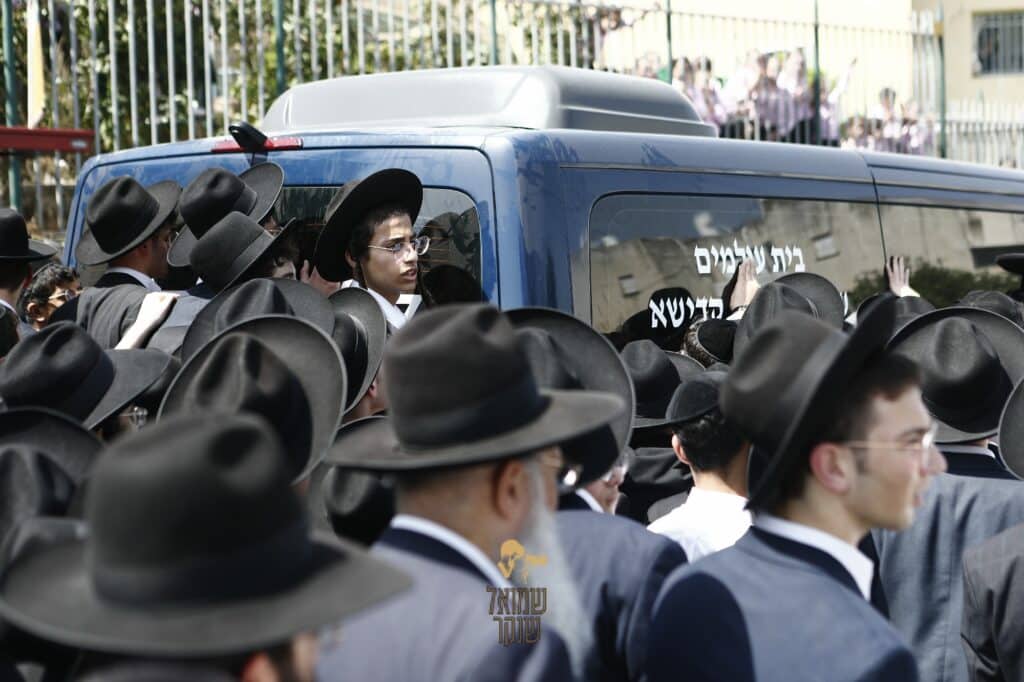 רכסים: אלפים ליוו למנוחות את ראש הישיבה הנערץ