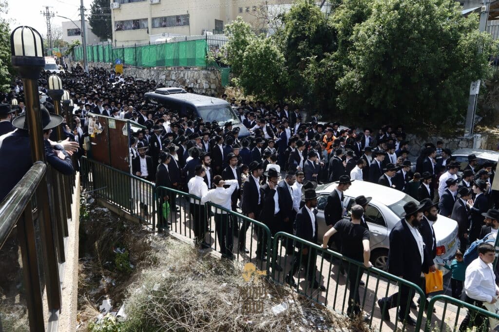 רכסים: אלפים ליוו למנוחות את ראש הישיבה הנערץ