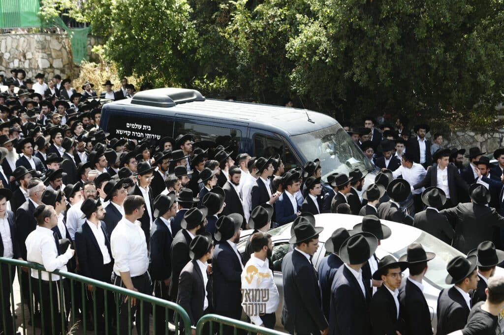 רכסים: אלפים ליוו למנוחות את ראש הישיבה הנערץ