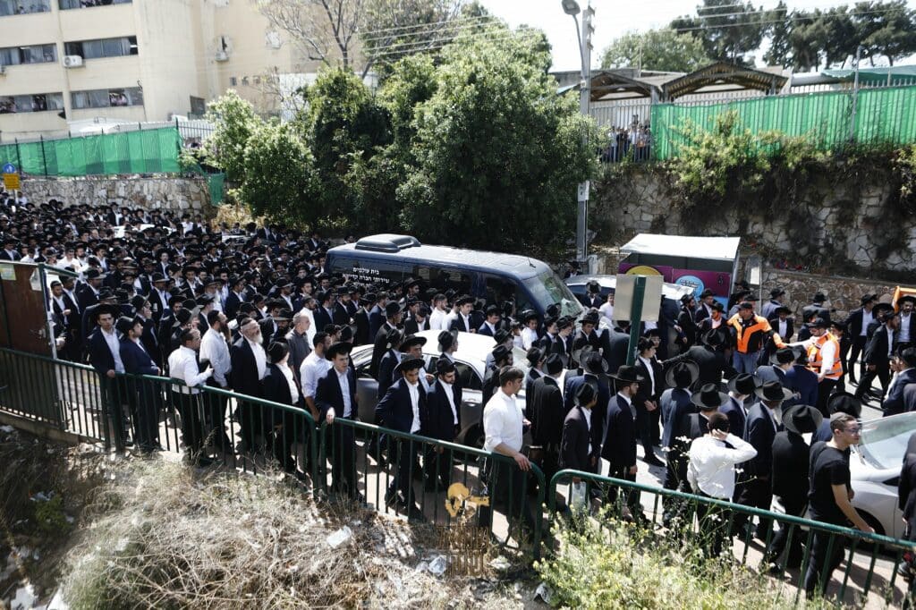 רכסים: אלפים ליוו למנוחות את ראש הישיבה הנערץ