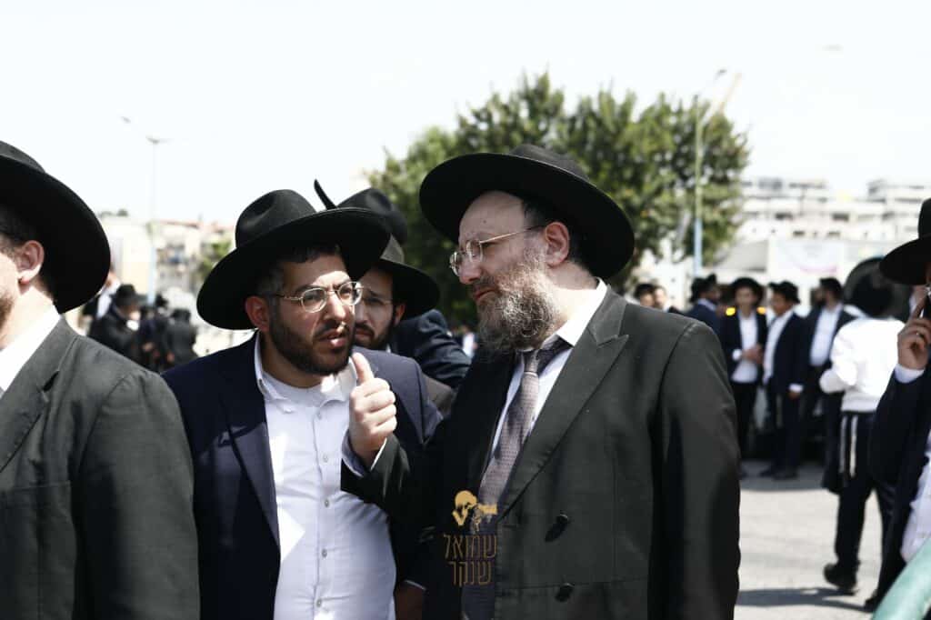 רכסים: אלפים ליוו למנוחות את ראש הישיבה הנערץ