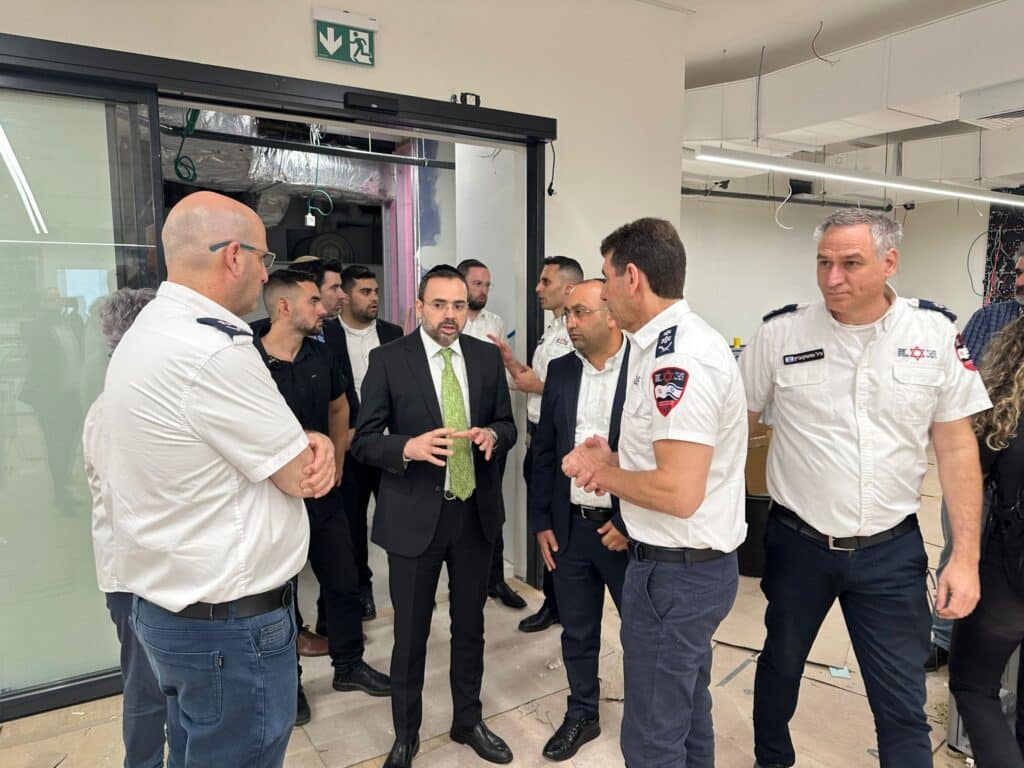 שר הבריאות בביקור בבנק הדם הלאומי מד"א: ״למד"א יש חלק מרכזי ומשמעותי בעמידה האיתנה של מערכת הבריאות״