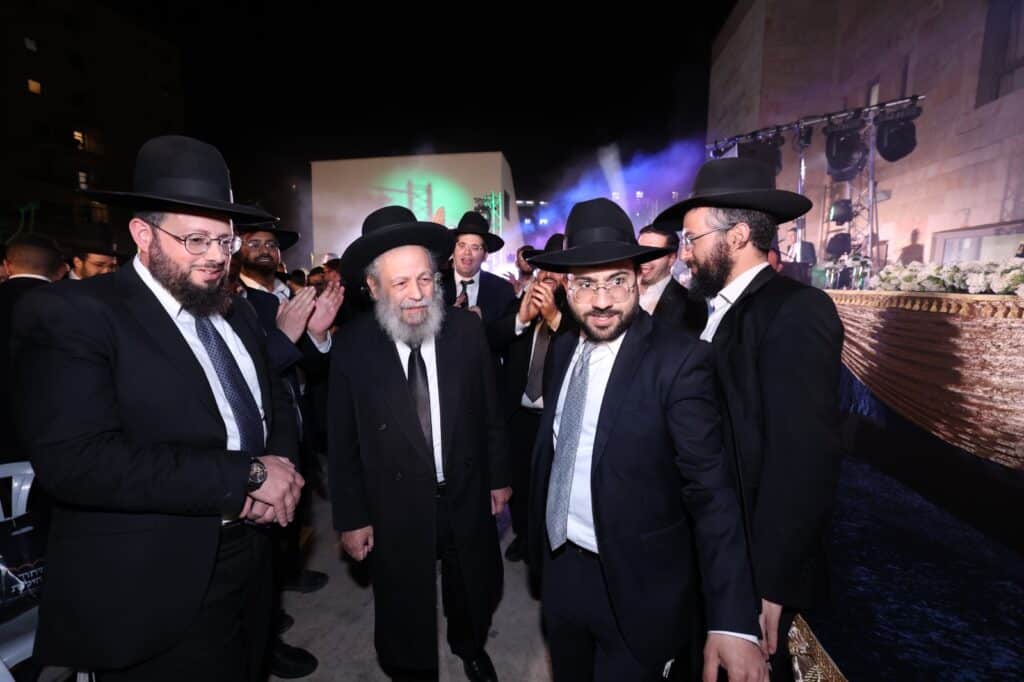 ראשי הישיבות התכנסו ליסוד הישיבה החדשה אורחות דעת ראשי הישיבות התכנסו ליסוד הישיבה החדשה אורחות דעת