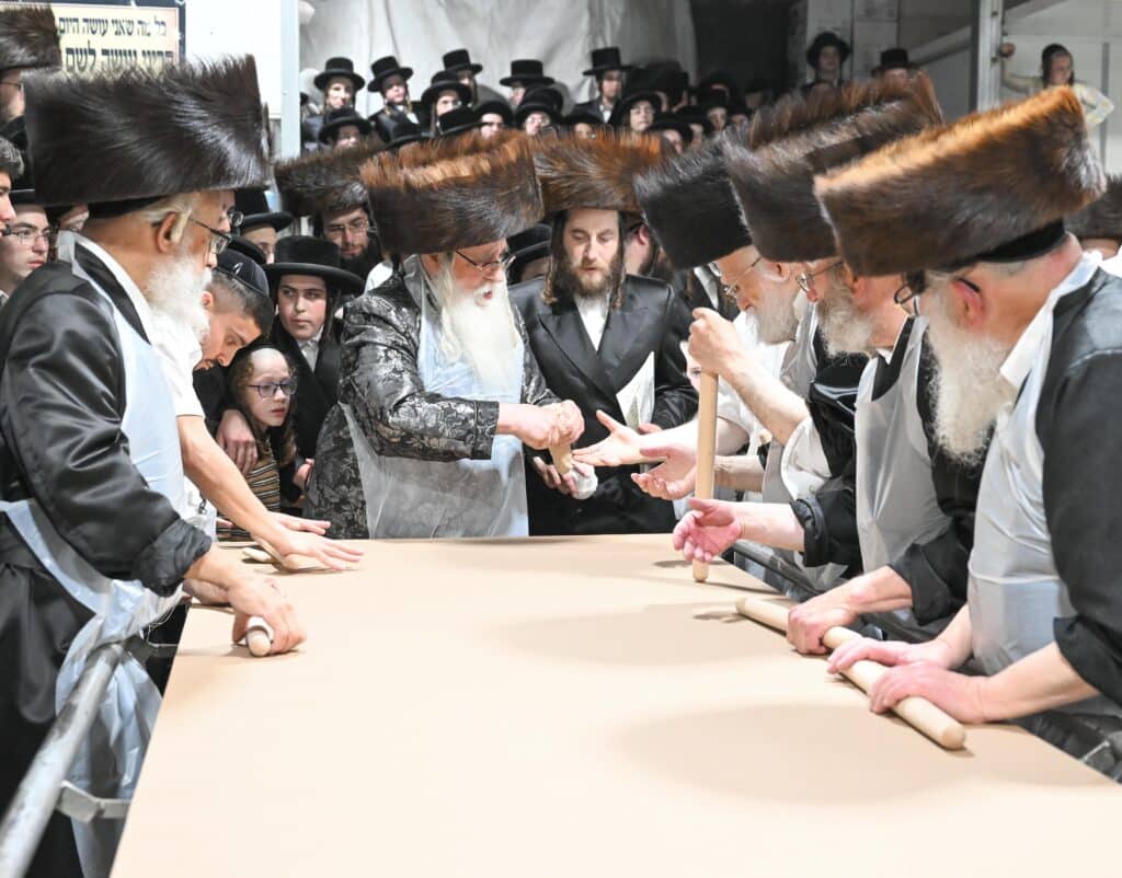 מאפיית המצות ועד לטיש נעילת החג: פסח בחצר הקודש צאנז