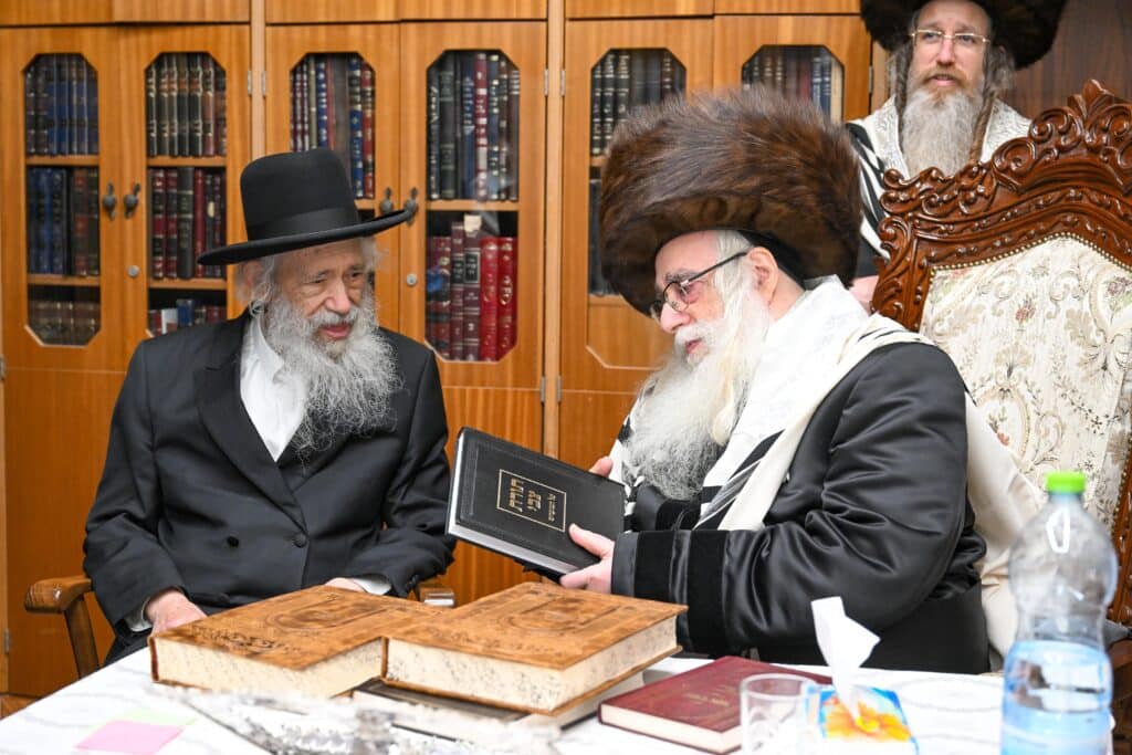 מאפיית המצות ועד לטיש נעילת החג: פסח בחצר הקודש צאנז