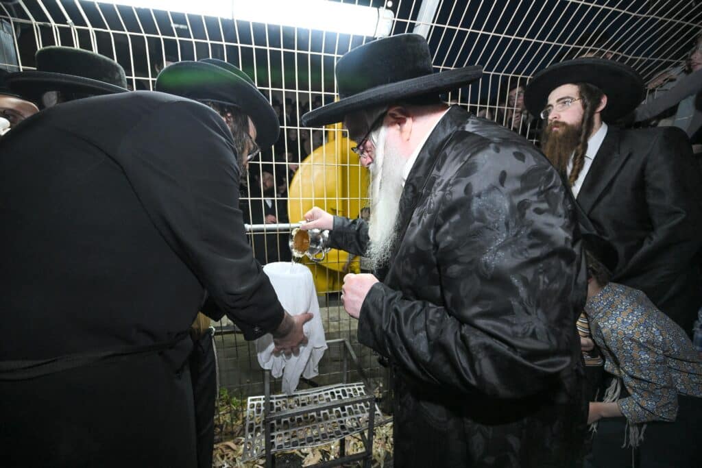 מאפיית המצות ועד לטיש נעילת החג: פסח בחצר הקודש צאנז