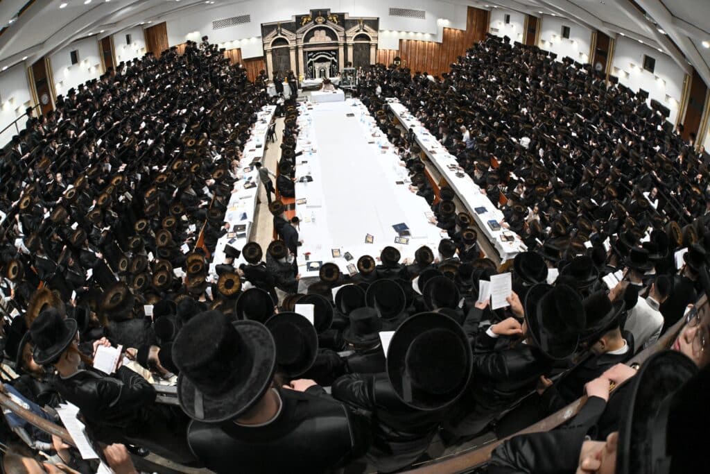 מאפיית המצות ועד לטיש נעילת החג: פסח בחצר הקודש צאנז