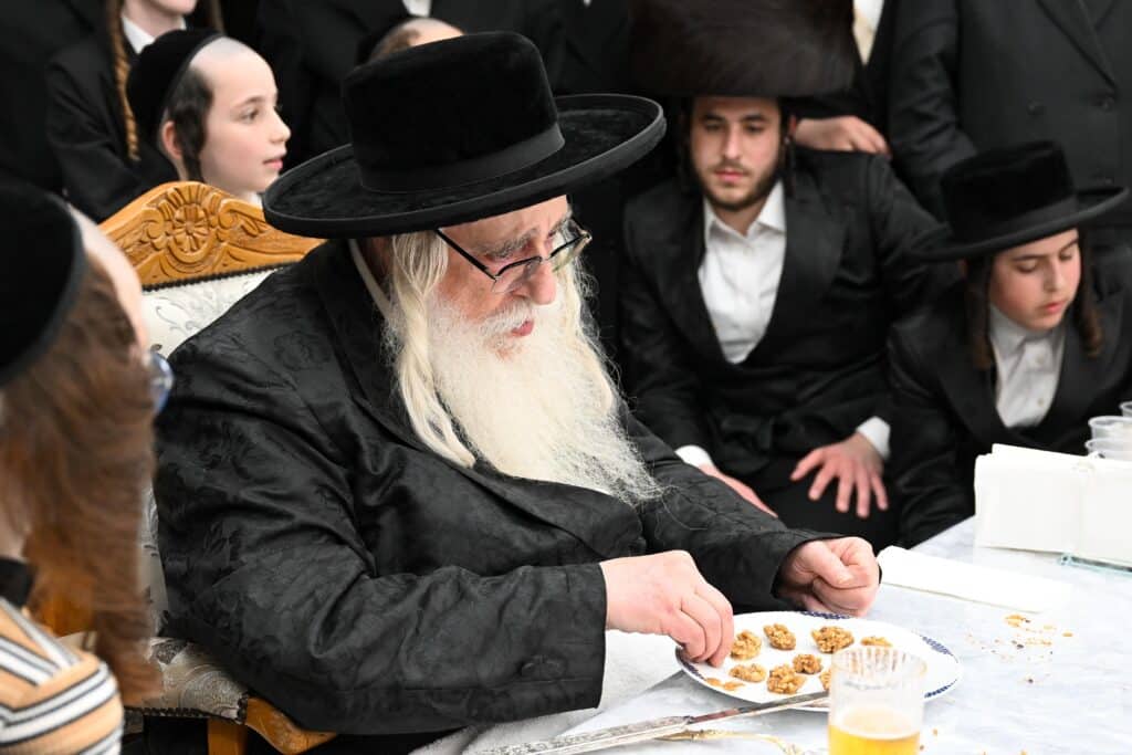 מאפיית המצות ועד לטיש נעילת החג: פסח בחצר הקודש צאנז