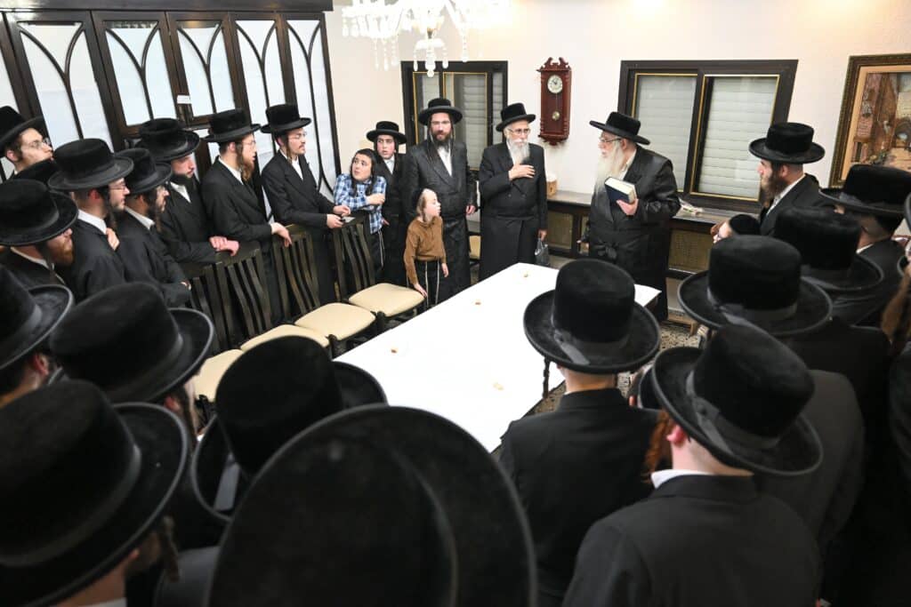 מאפיית המצות ועד לטיש נעילת החג: פסח בחצר הקודש צאנז