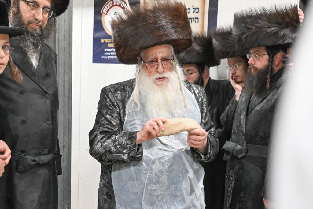 מאפיית המצות ועד לטיש נעילת החג: פסח בחצר הקודש צאנז