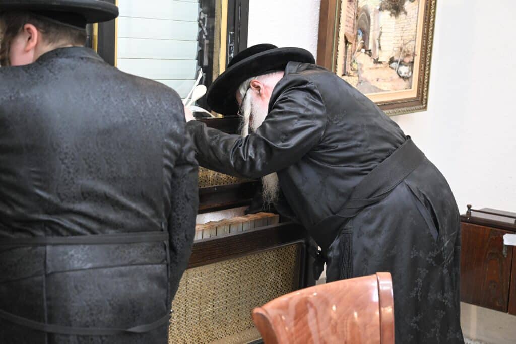 מאפיית המצות ועד לטיש נעילת החג: פסח בחצר הקודש צאנז