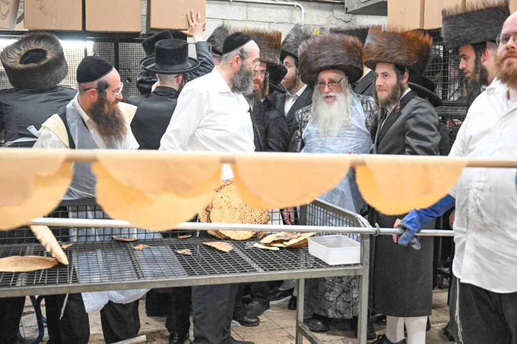 מאפיית המצות ועד לטיש נעילת החג: פסח בחצר הקודש צאנז