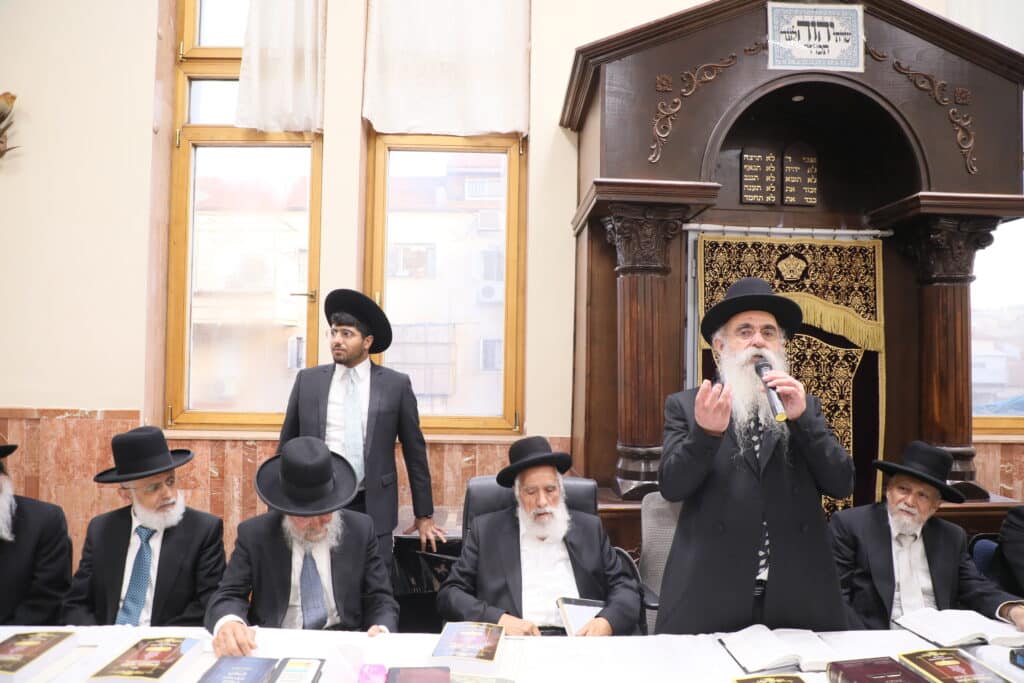 מעמד קבלת פני רבו בהשתתפות רבנים דיינים ראשי ישיבות ות"ח נכבדים