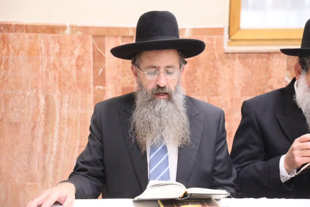 מעמד קבלת פני רבו בהשתתפות רבנים דיינים ראשי ישיבות ות"ח נכבדים