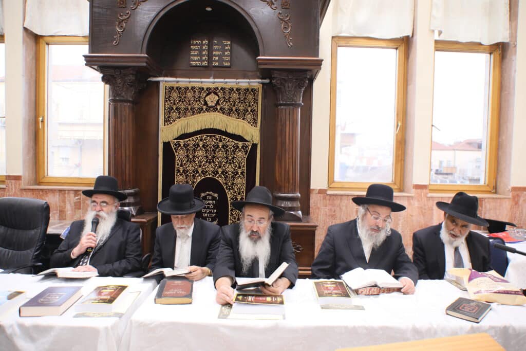 מעמד קבלת פני רבו בהשתתפות רבנים דיינים ראשי ישיבות ות"ח נכבדים