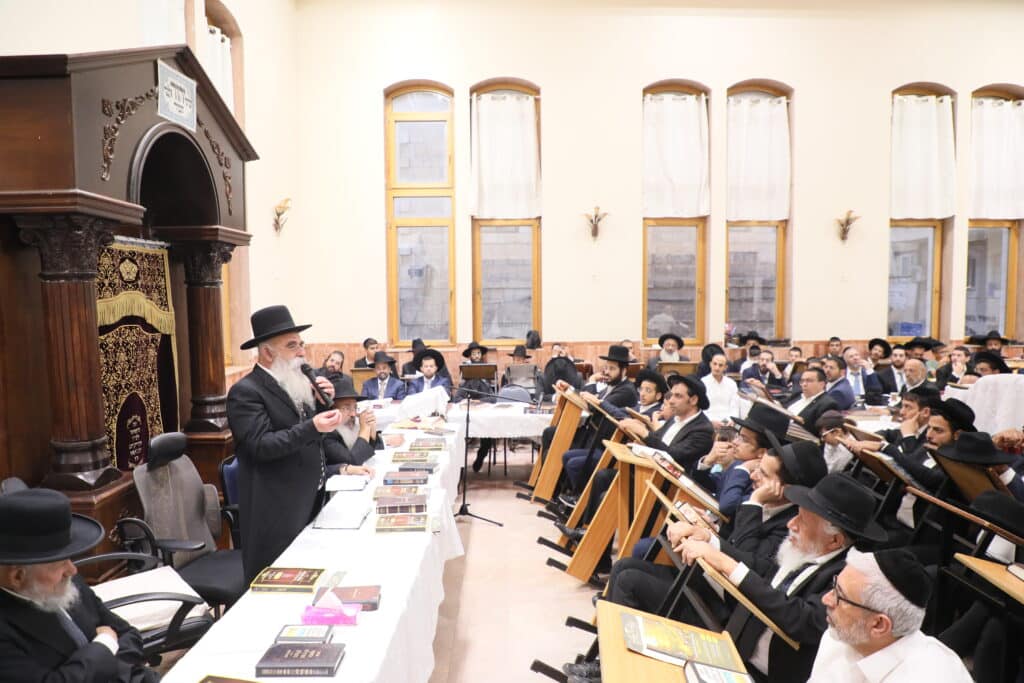 מעמד קבלת פני רבו בהשתתפות רבנים דיינים ראשי ישיבות ות"ח נכבדים