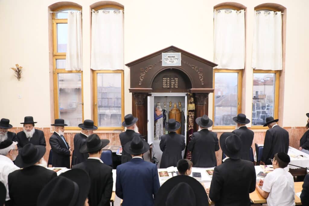 מעמד קבלת פני רבו בהשתתפות רבנים דיינים ראשי ישיבות ות"ח נכבדים