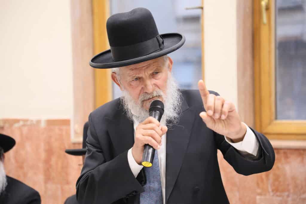 מעמד קבלת פני רבו בהשתתפות רבנים דיינים ראשי ישיבות ות"ח נכבדים