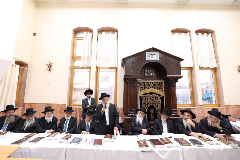 מעמד קבלת פני רבו בהשתתפות רבנים דיינים ראשי ישיבות ות"ח נכבדים
