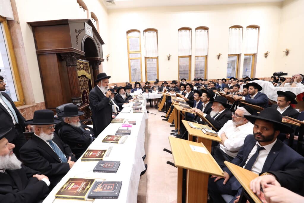 מעמד קבלת פני רבו בהשתתפות רבנים דיינים ראשי ישיבות ות"ח נכבדים