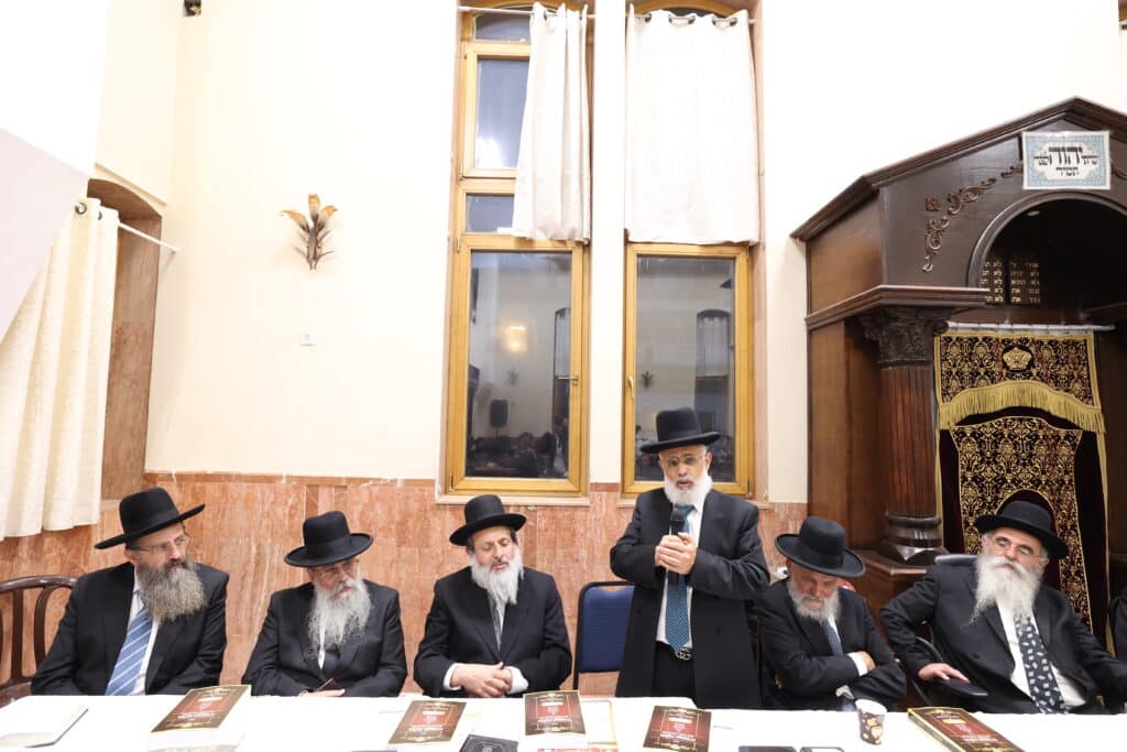 מעמד קבלת פני רבו בהשתתפות רבנים דיינים ראשי ישיבות ות"ח נכבדים